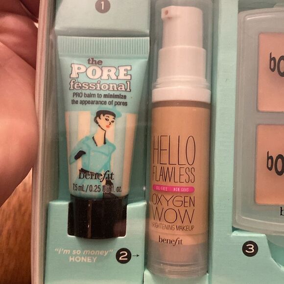 How to look the best at everything (Med) Flawless Complexion Makeup Kit Benefit - Picture 3 of 7